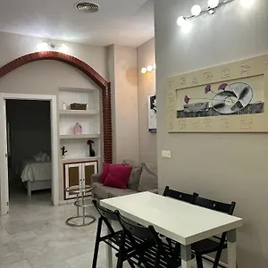 Columnas De Adriano. Calle Mármoles, 5 Apartamento Sevilla